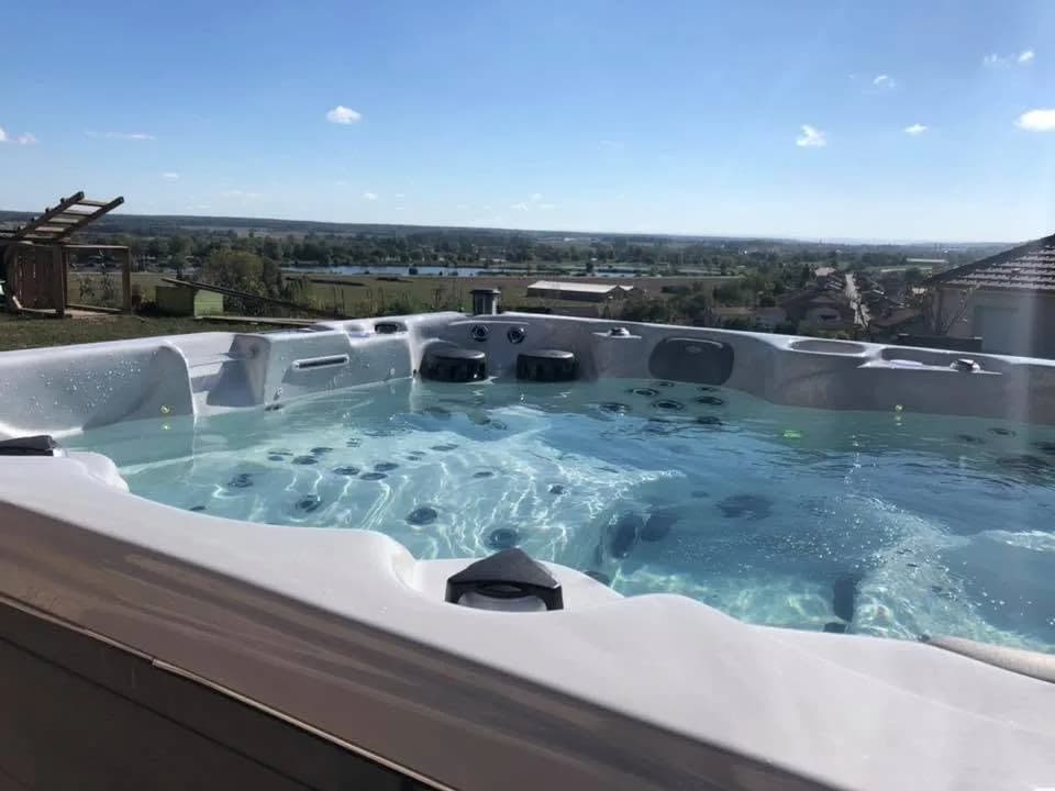 Installation d'un spa Cambridge Duel Full option à Socourt, autre vue du chantier