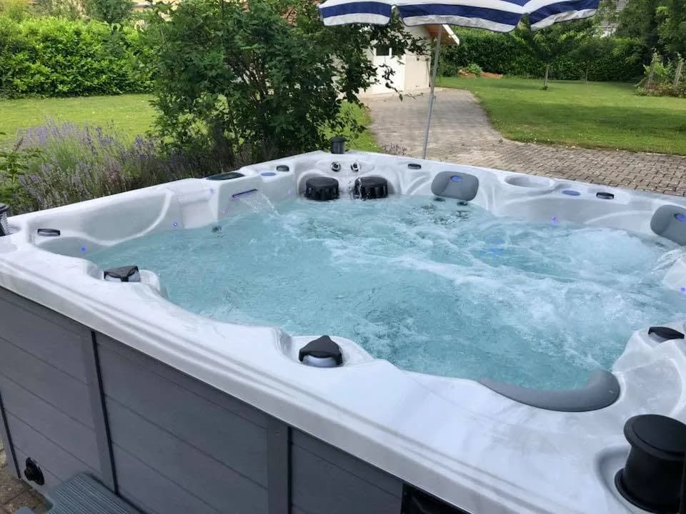 Installation d'un spa Cambridge Duel Full option à Soultz-Haut-Rhin, autre vue du chantier
