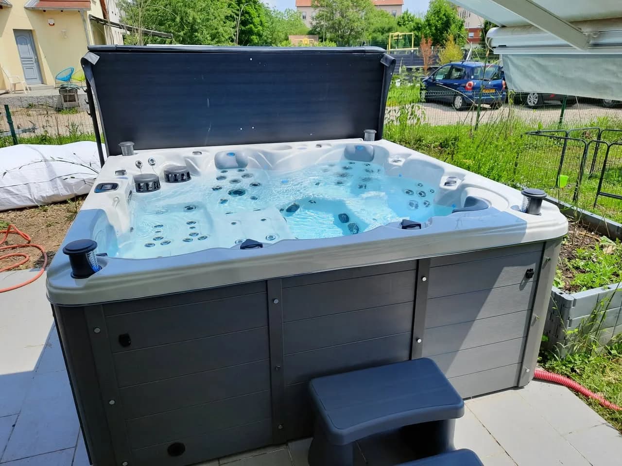 Installation d'un spa Cambridge Duel Full option à Strasbourg, autre vue du chantier