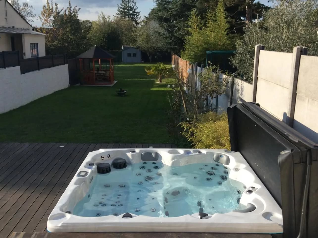Installation d'un spa Cambridge Duel Full option à Taverny, autre vue du chantier