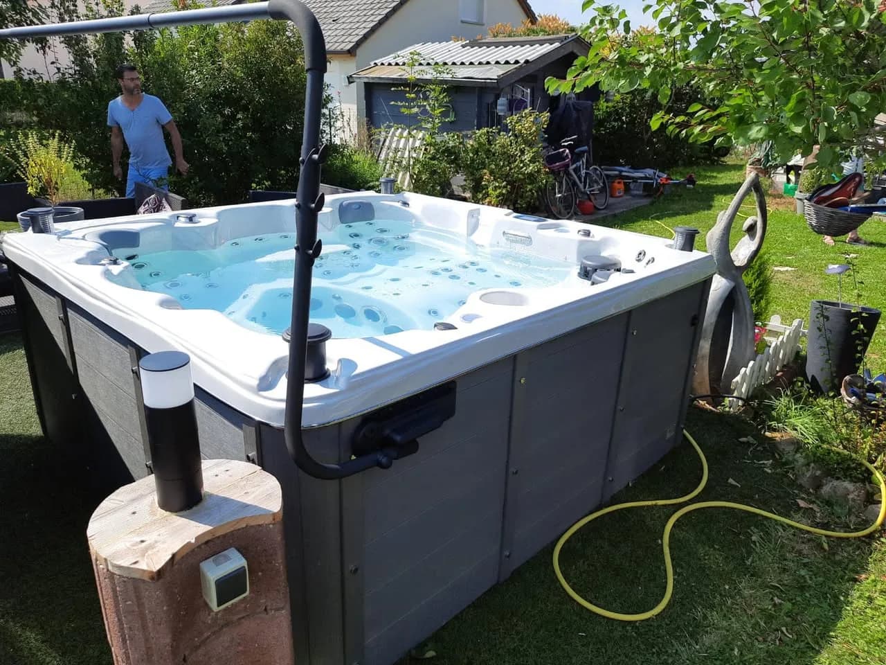 Installation d'un spa Cambridge Duel Full option à Vézelise, autre vue du chantier
