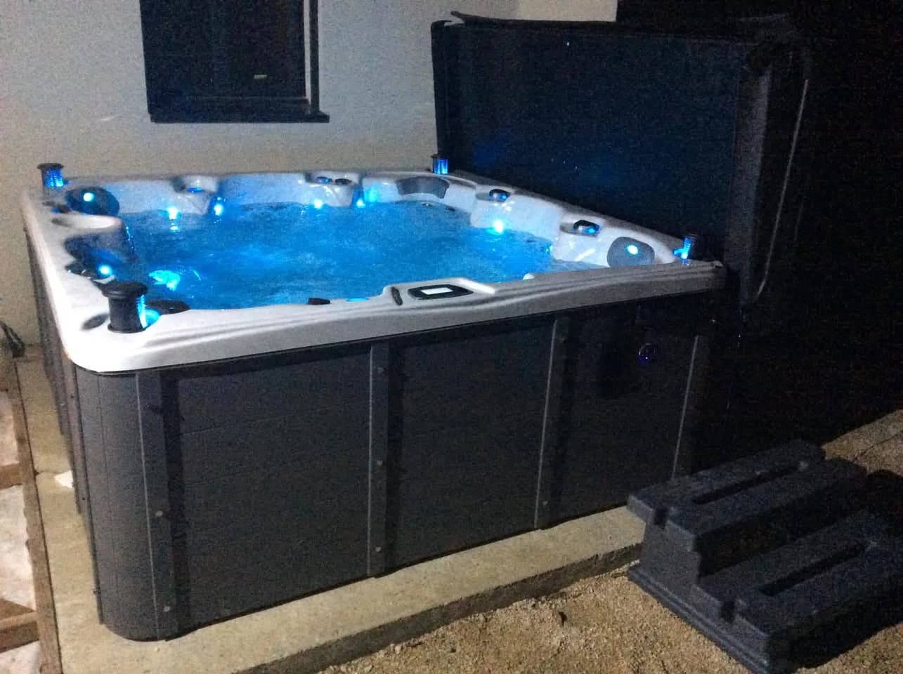 Installation d'un spa Cambridge Duel Full option à Vierin, autre vue du chantier