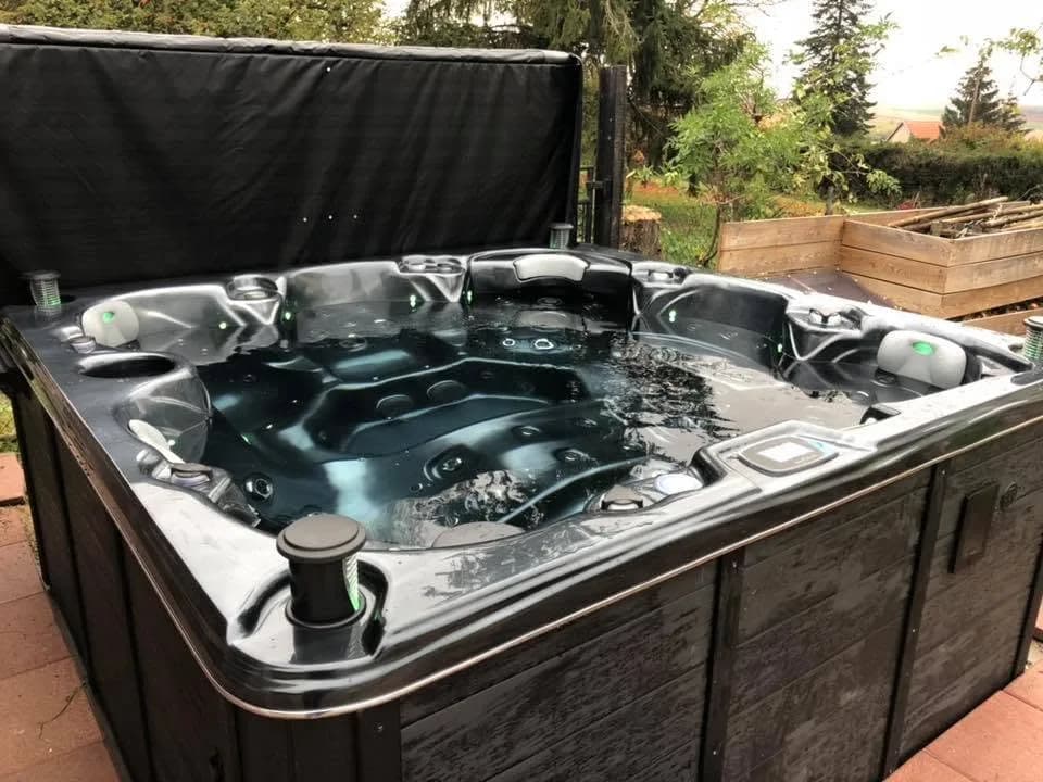 Installation d'un spa Cambridge Duel Full option à Wasselonne, autre vue du chantier