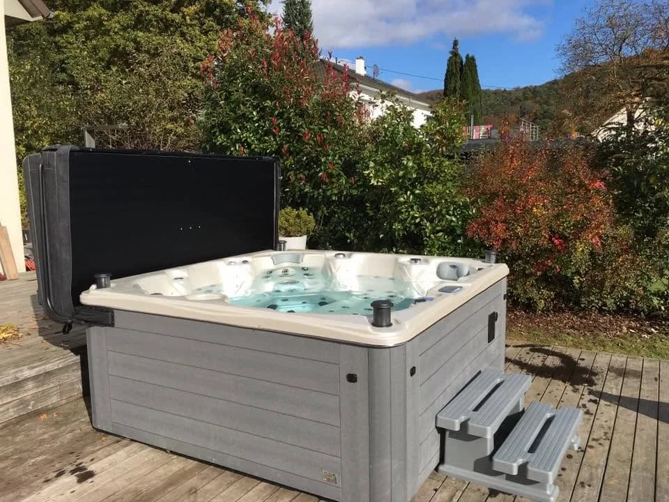 Installation d'un spa Cambridge Duel Full option à Wingen-sur-Moder, autre vue du chantier