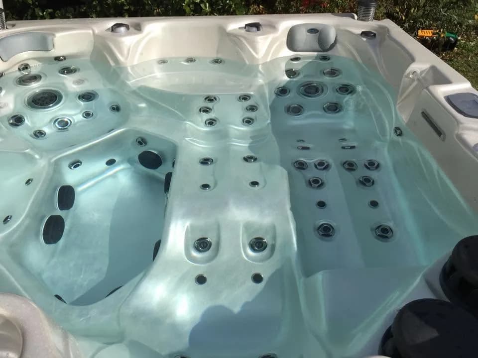 Installation d'un spa Cambridge Duel Full option à Wingen-sur-Moder, autre vue du chantier