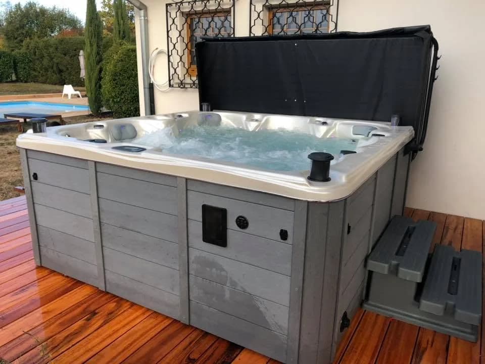 Installation d'un spa Cambridge Duel Full option à Zimmersheim, autre vue du chantier