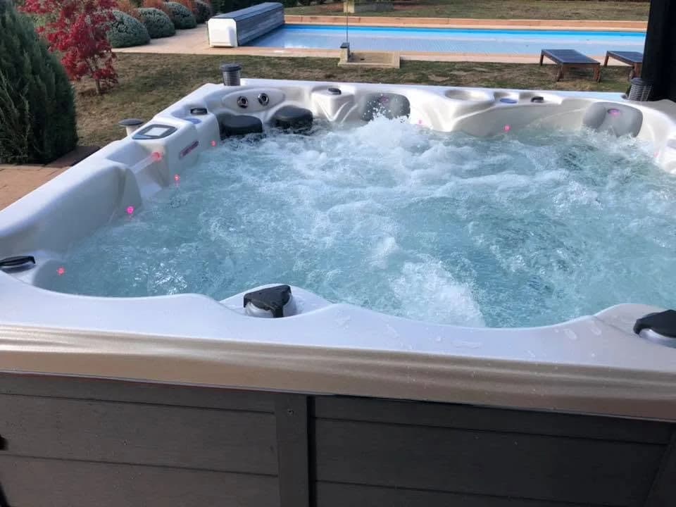 Installation d'un spa Cambridge Duel Full option à Zimmersheim, autre vue du chantier