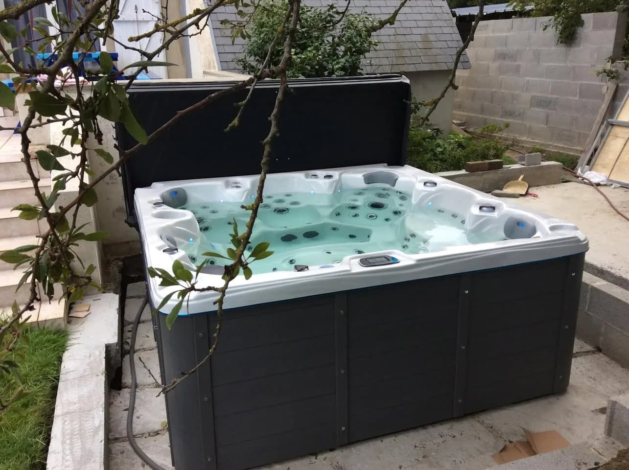 Installation d'un spa Cambridge Duel à Hillion, autre vue du chantier