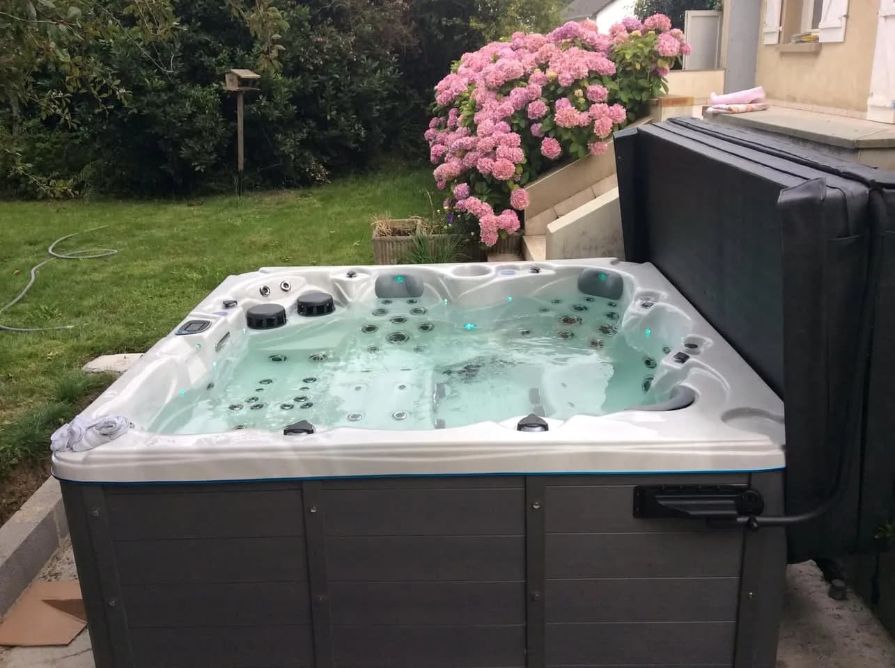Installation d'un spa Cambridge Duel à Hillion, autre vue du chantier