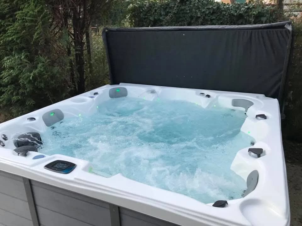 Installation d'un spa Cambridge Duel à Mulhouse, autre vue du chantier
