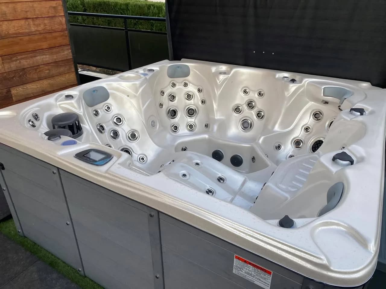 Installation d'un spa Cambridge Duel à Oberhaslasch, autre vue du chantier