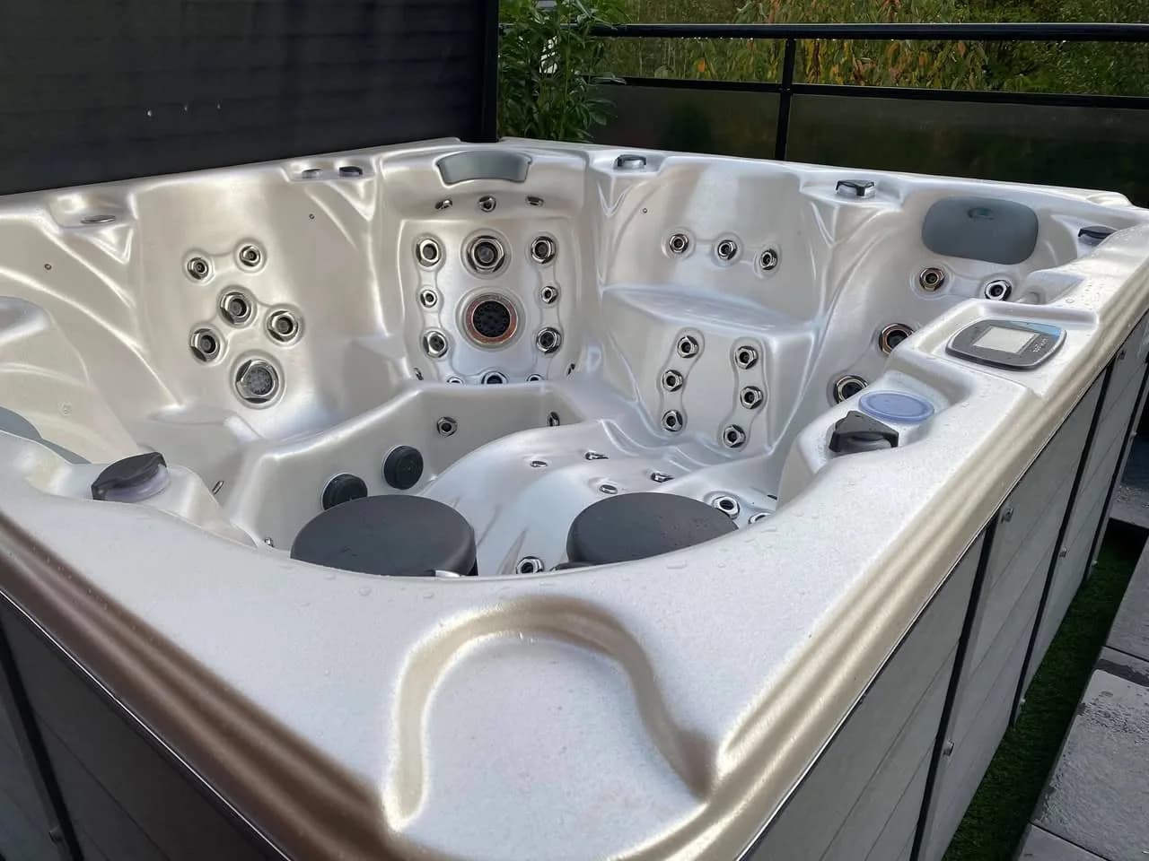 Installation d'un spa Cambridge Duel à Oberhaslasch, autre vue du chantier