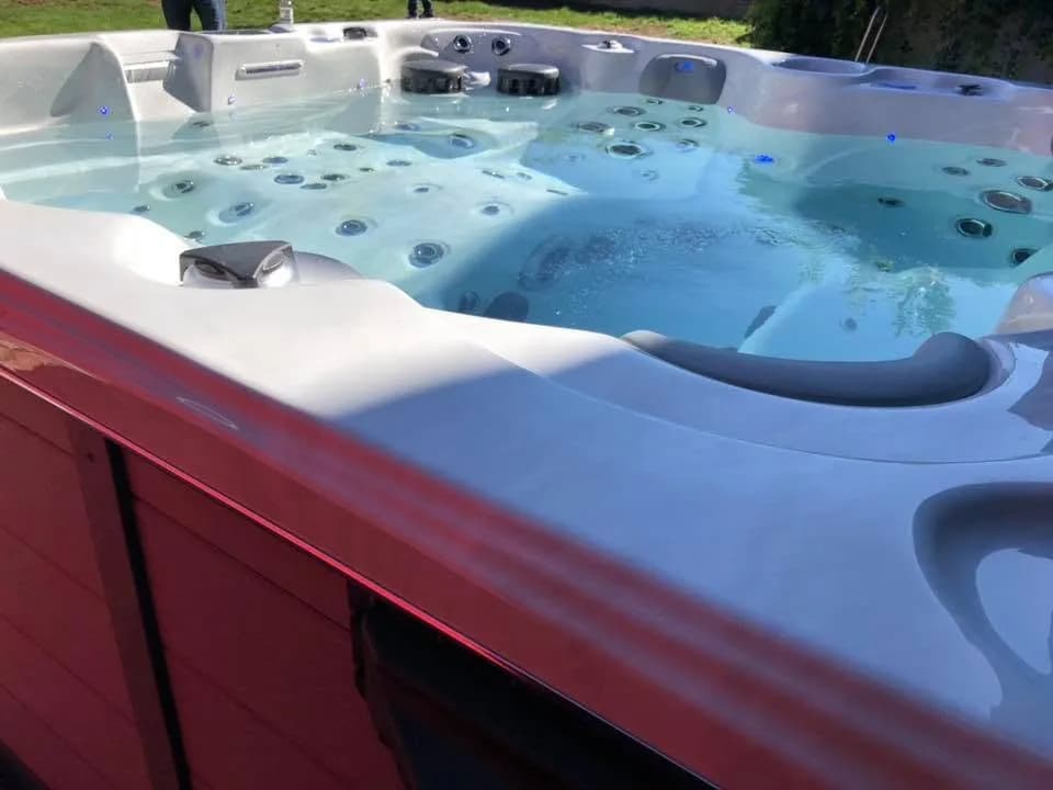 Installation d'un spa Cambridge Duel à Staufen im Breisgau, autre vue du chantier