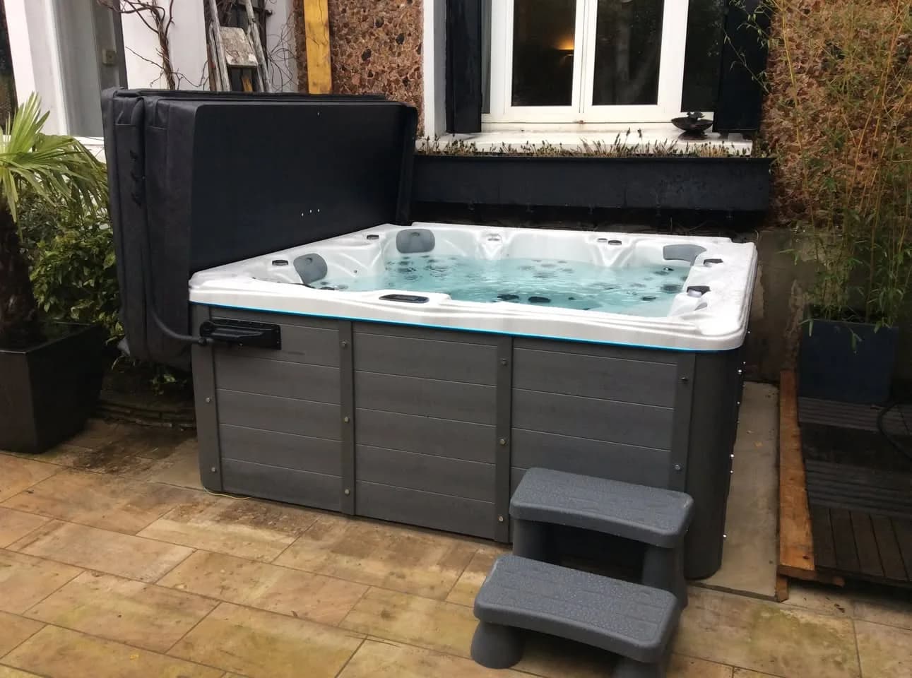 Installation d'un spa Cambridge Duel à Suresnes, autre vue du chantier