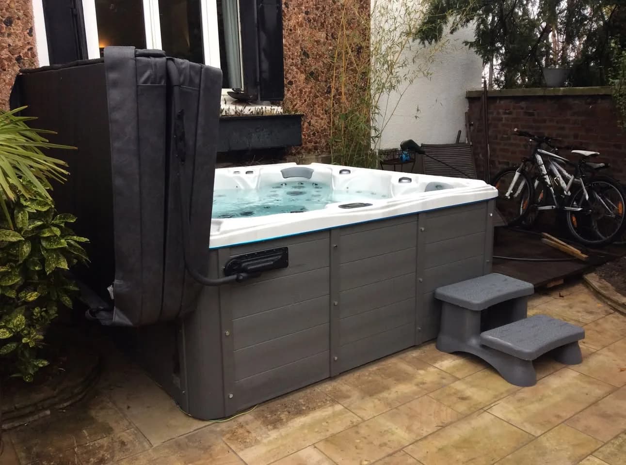 Installation d'un spa Cambridge Duel à Suresnes, autre vue du chantier