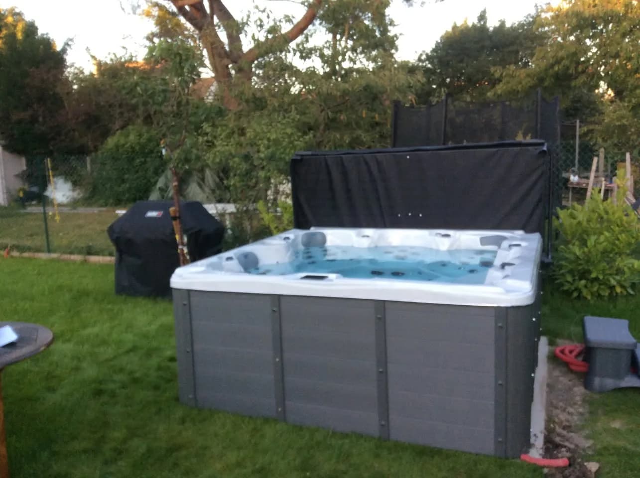 Installation d'un spa Cambridge Duel, autre vue du chantier