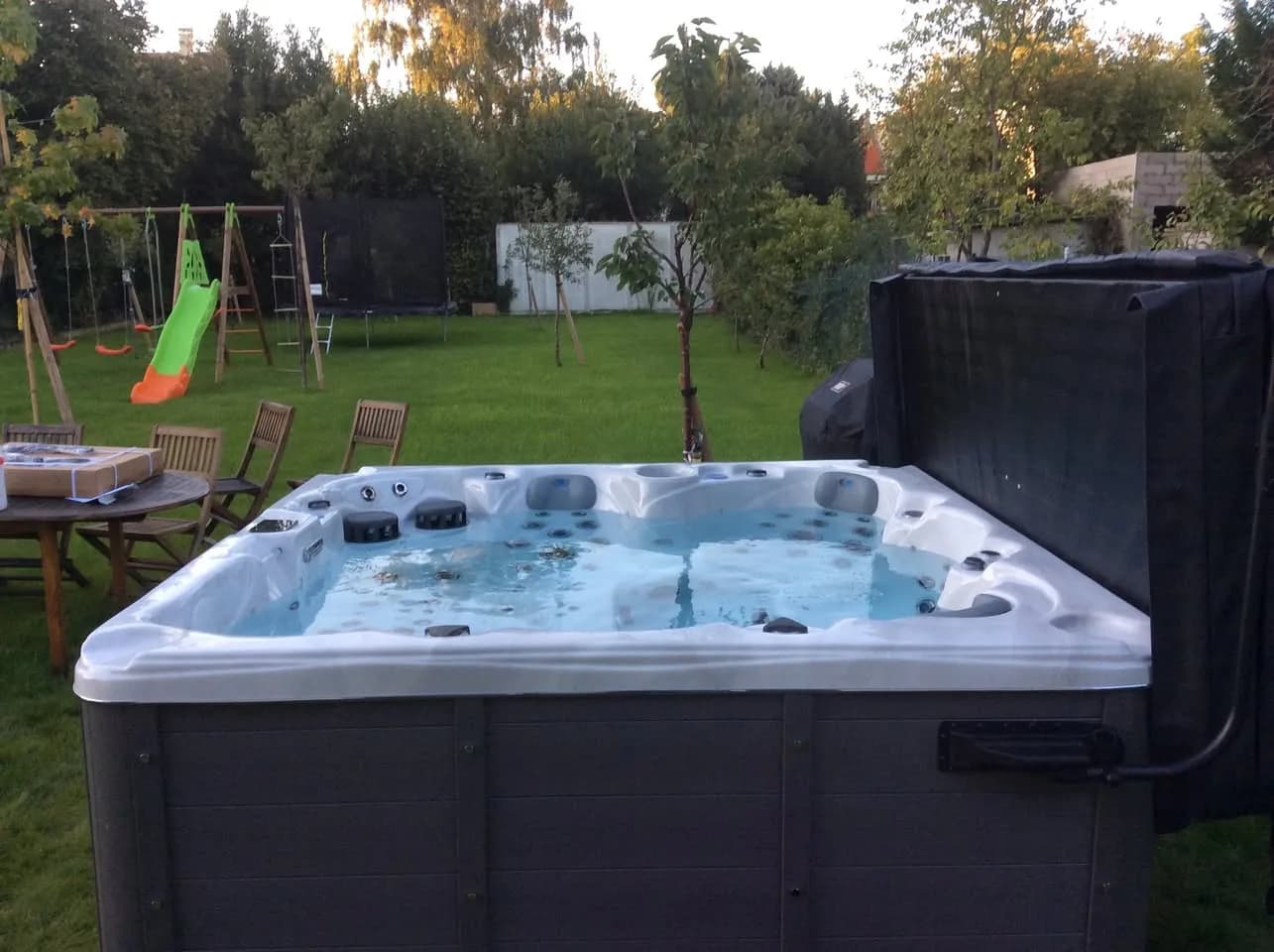 Installation d'un spa Cambridge Duel, autre vue du chantier