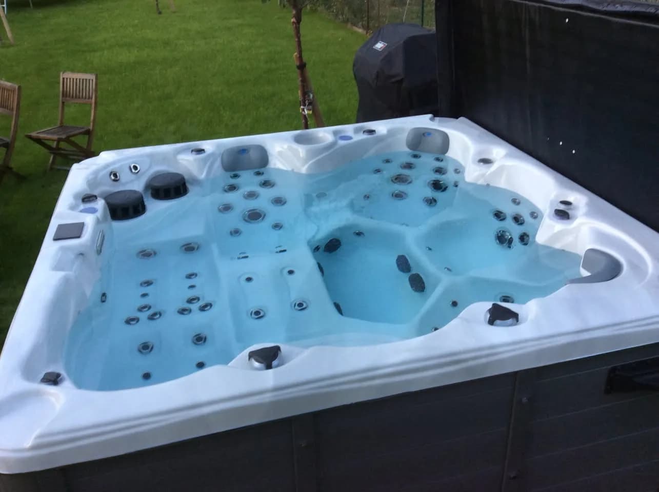Installation d'un spa Cambridge Duel, autre vue du chantier