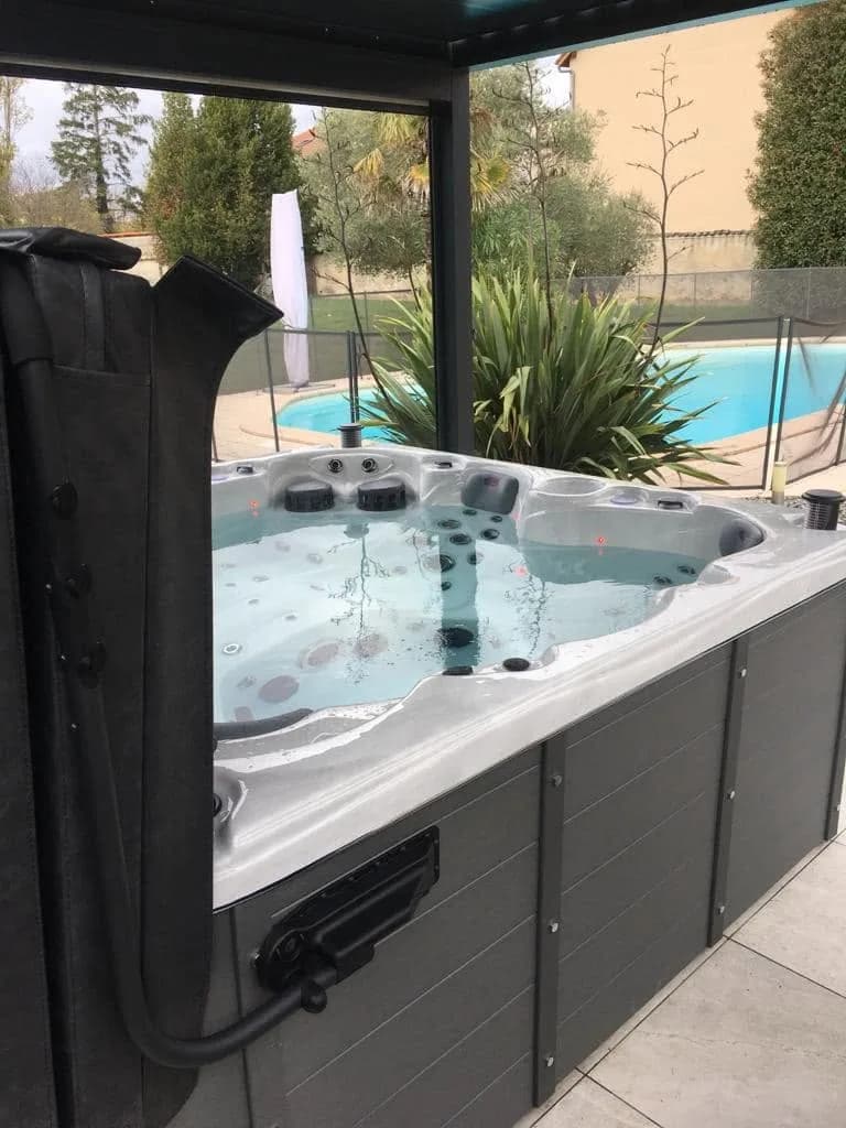 Installation d'un spa Cambridge Full option à Genas, autre vue du chantier