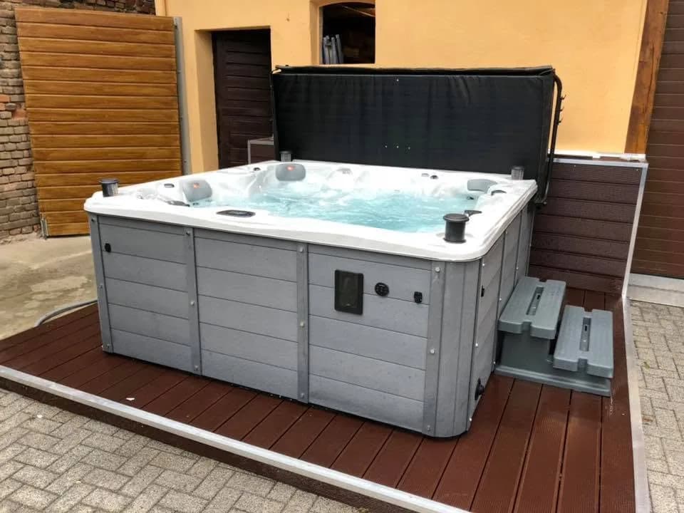 Installation d'un spa Cambridge Full option à Mothern, autre vue du chantier