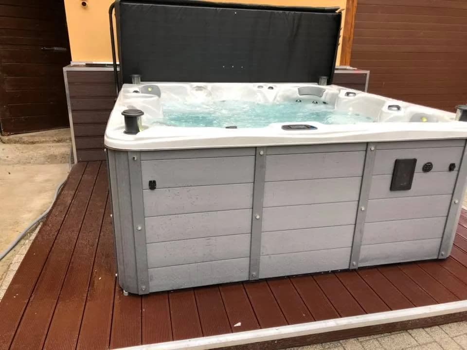Installation d'un spa Cambridge Full option à Mothern, autre vue du chantier