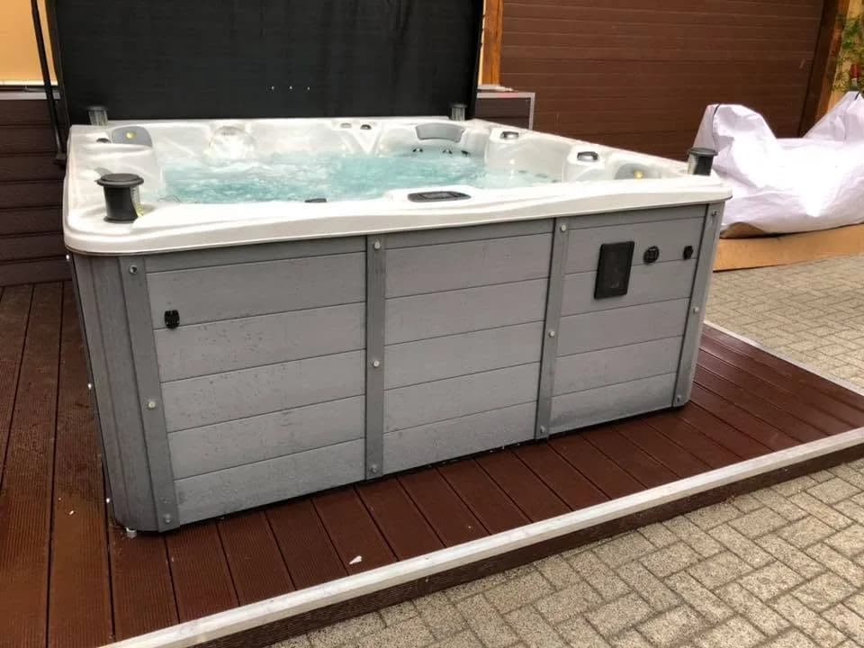 Installation d'un spa Cambridge Full option à Mothern, autre vue du chantier