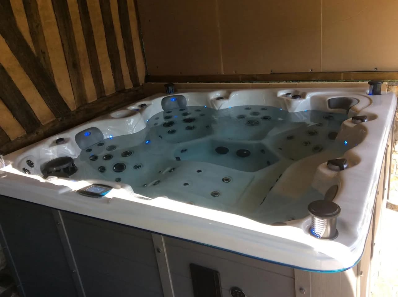 Installation d'un spa Cambridge Full option à Pont-Audemer, autre vue du chantier