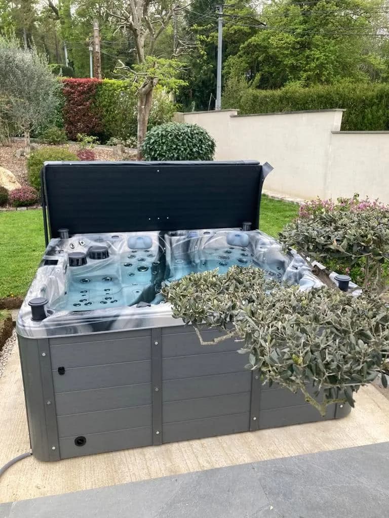 Installation d'un spa Cambridge Full option à Villiers-sur-Morin, autre vue du chantier