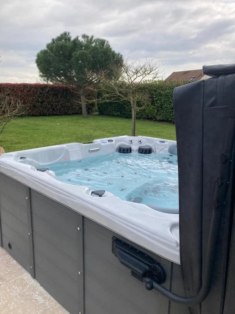 Installation d'un spa Cambridge à Saint-Lubin-de-la-Haye, autre vue du chantier