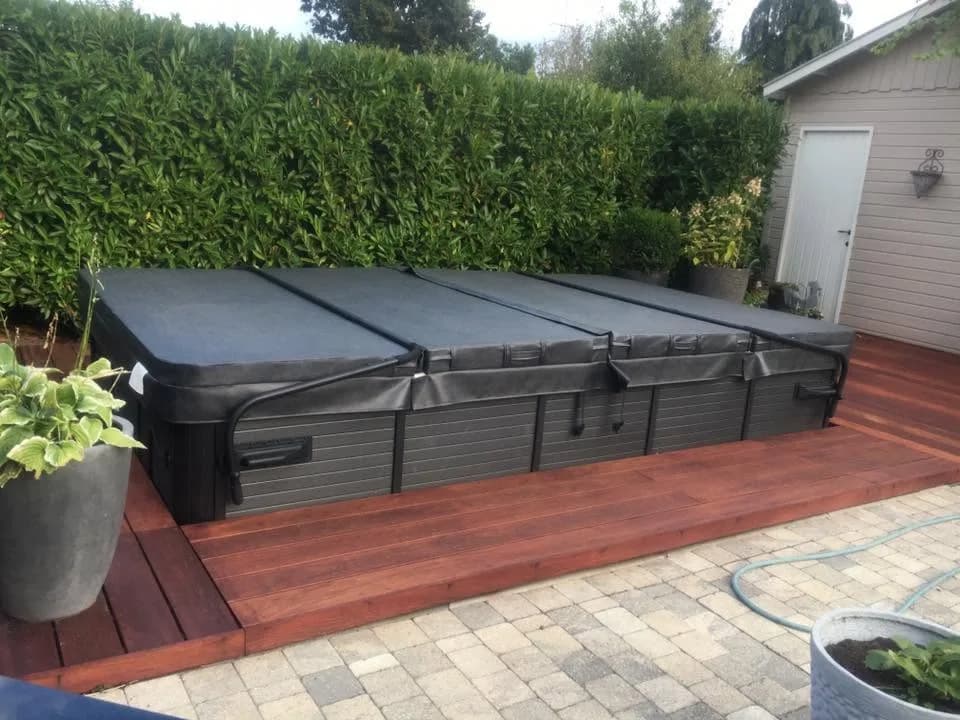 Installation d'un spa de nage en Côte-d'Or, autre vue du chantier