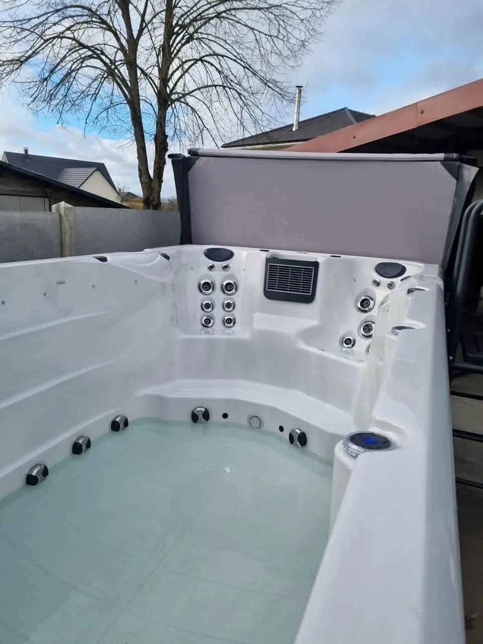 Installation d'un spa de nage Éros à Saint-Bernard, autre vue du chantier