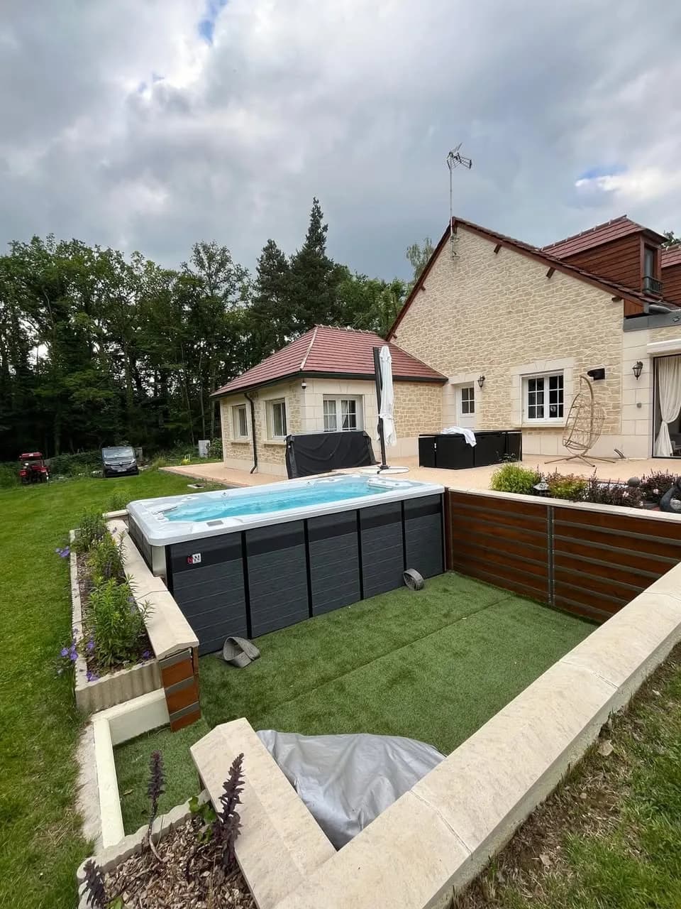 Installation d'un spa de nage Førde 410 en Seine-et-Marne, autre vue du chantier