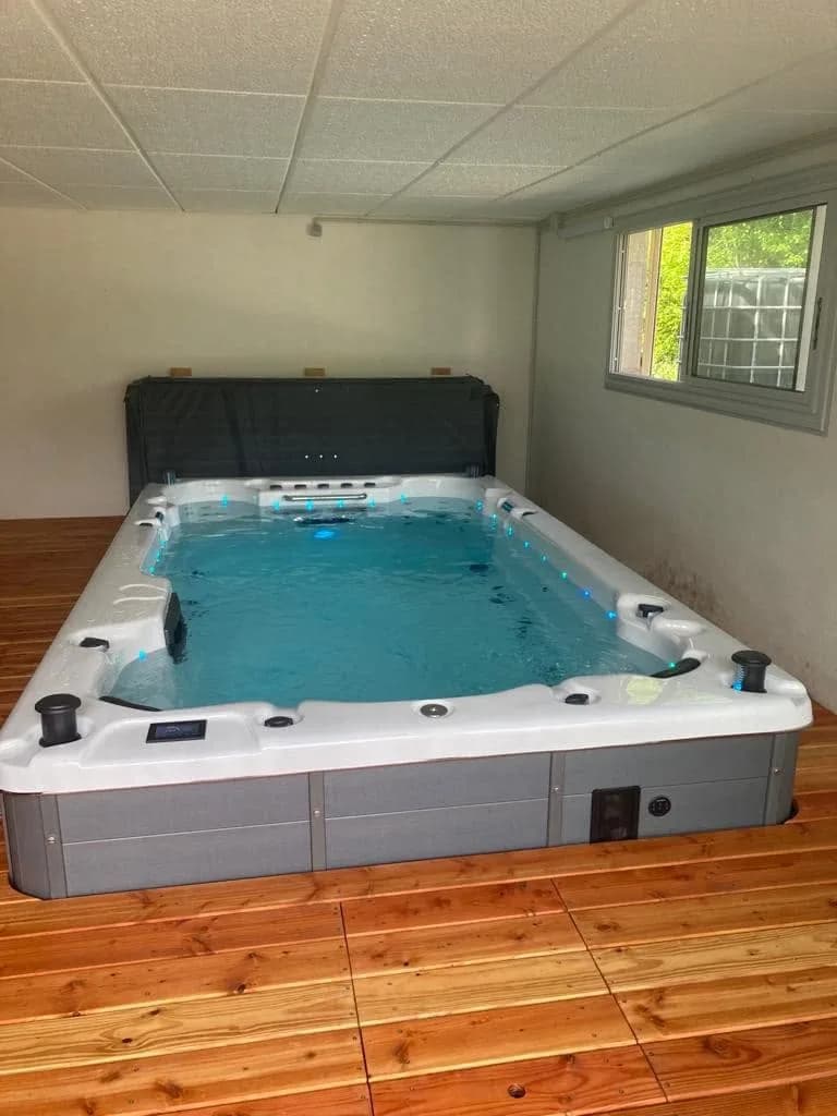 Installation d'un spa de nage Full option à Niort, autre vue du chantier
