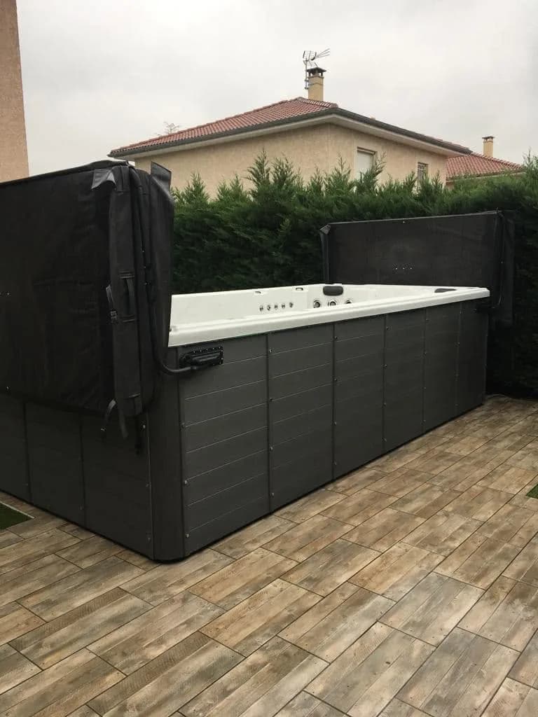 Installation d'un spa de nage à Grenoble, autre vue du chantier