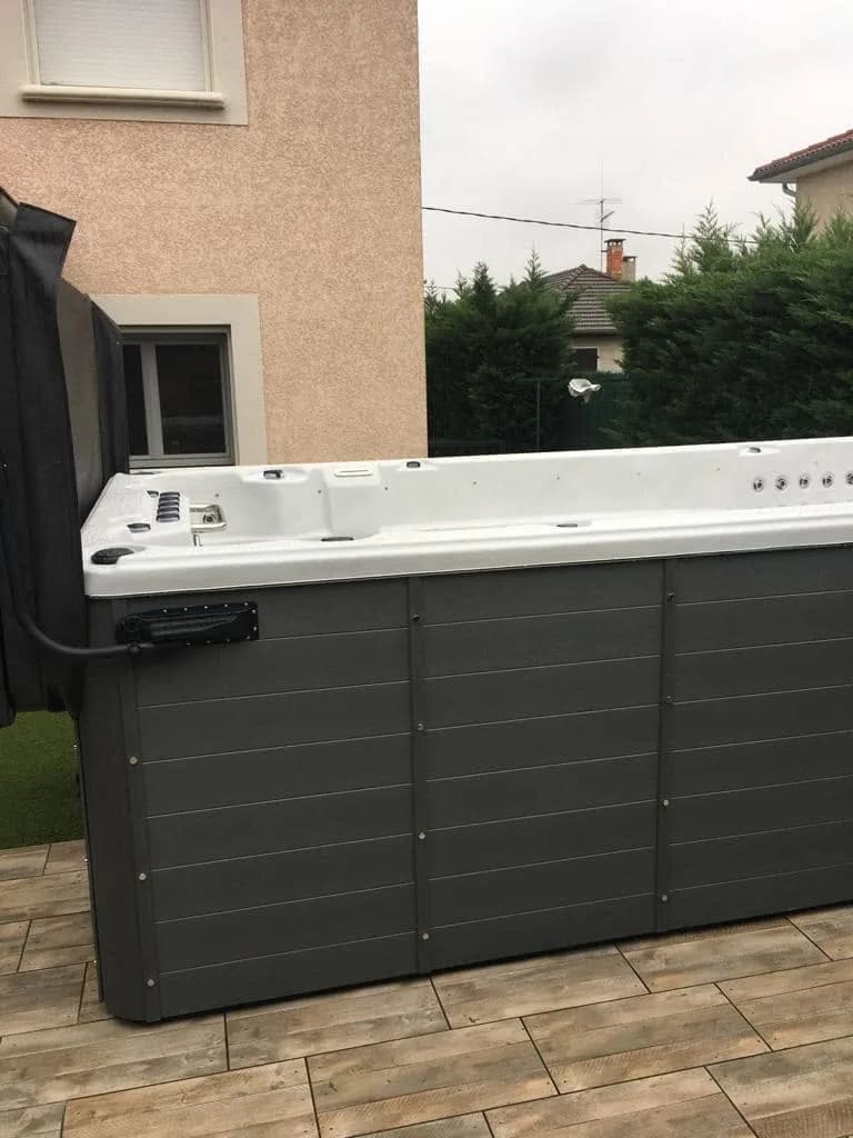 Installation d'un spa de nage à Grenoble, autre vue du chantier