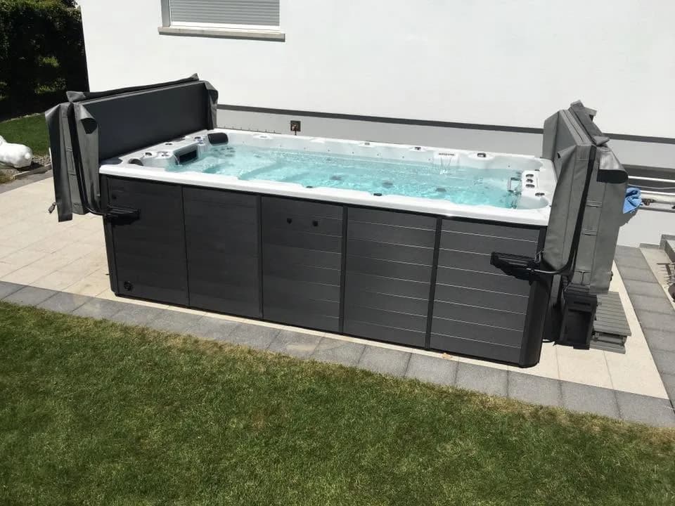 Installation d'un spa de nage Milan, autre vue du chantier