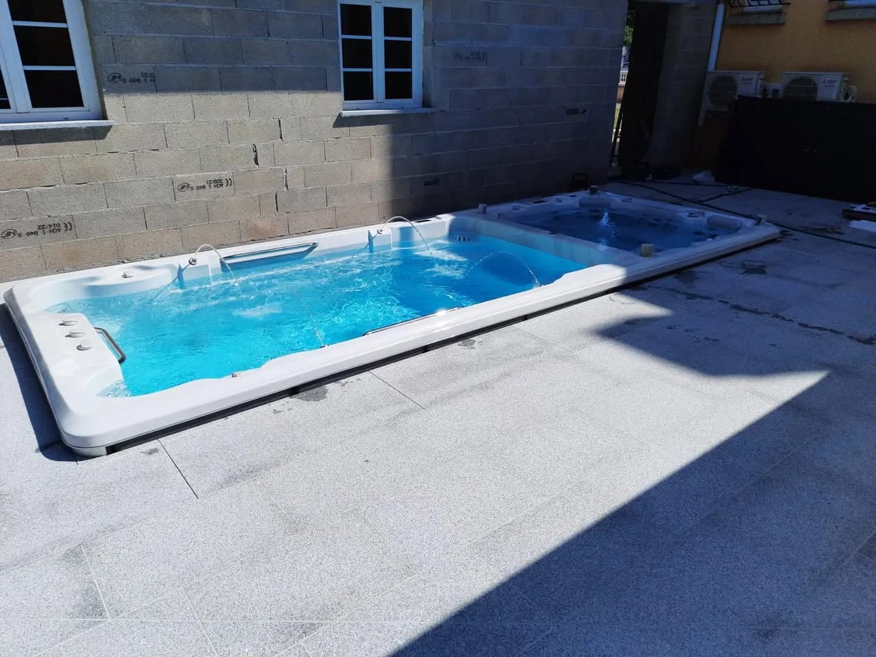 Installation d'un spa de nage Øslø 600 à Bischheim, autre vue du chantier