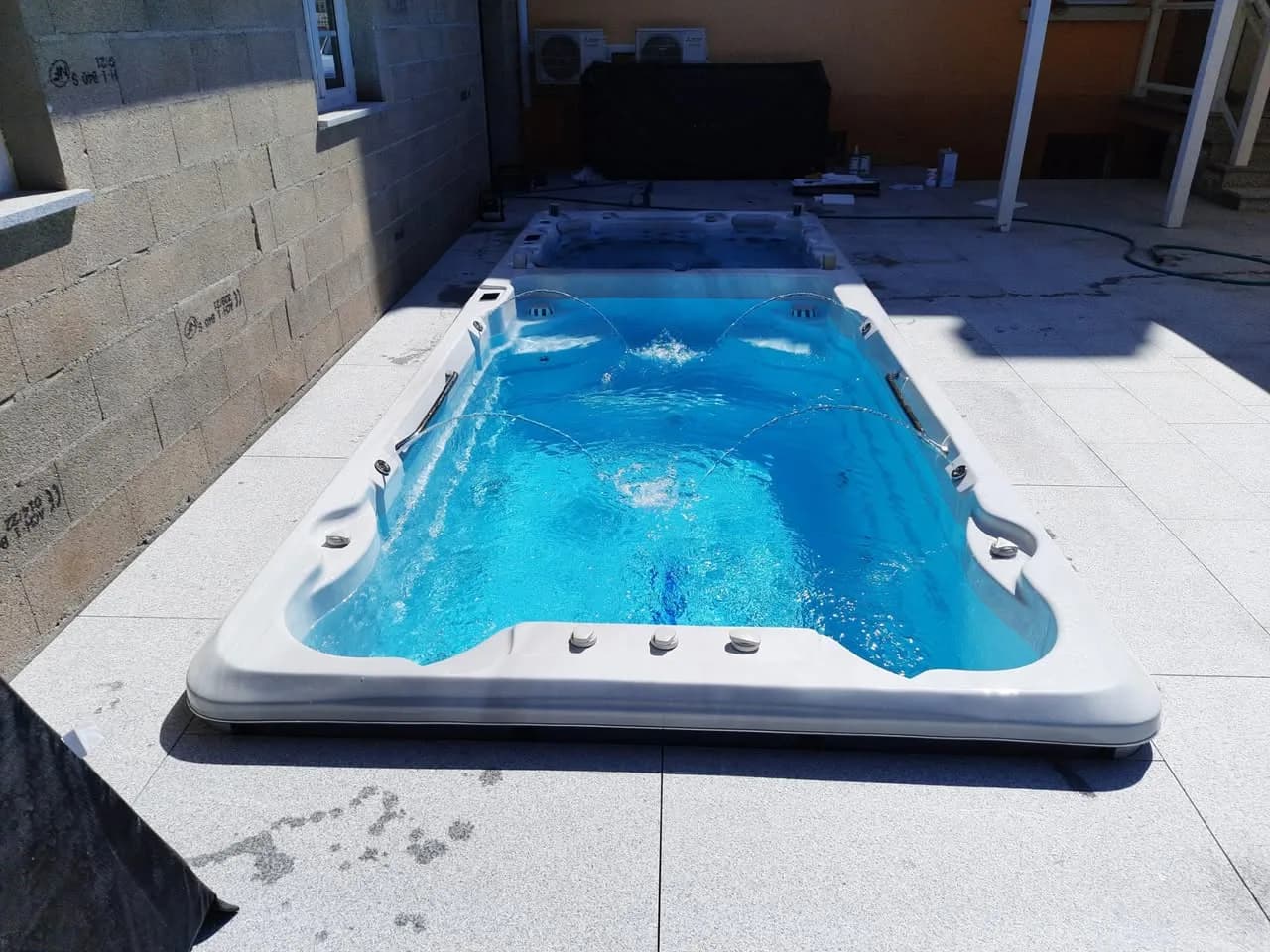 Installation d'un spa de nage Øslø 600 à Bischheim, autre vue du chantier