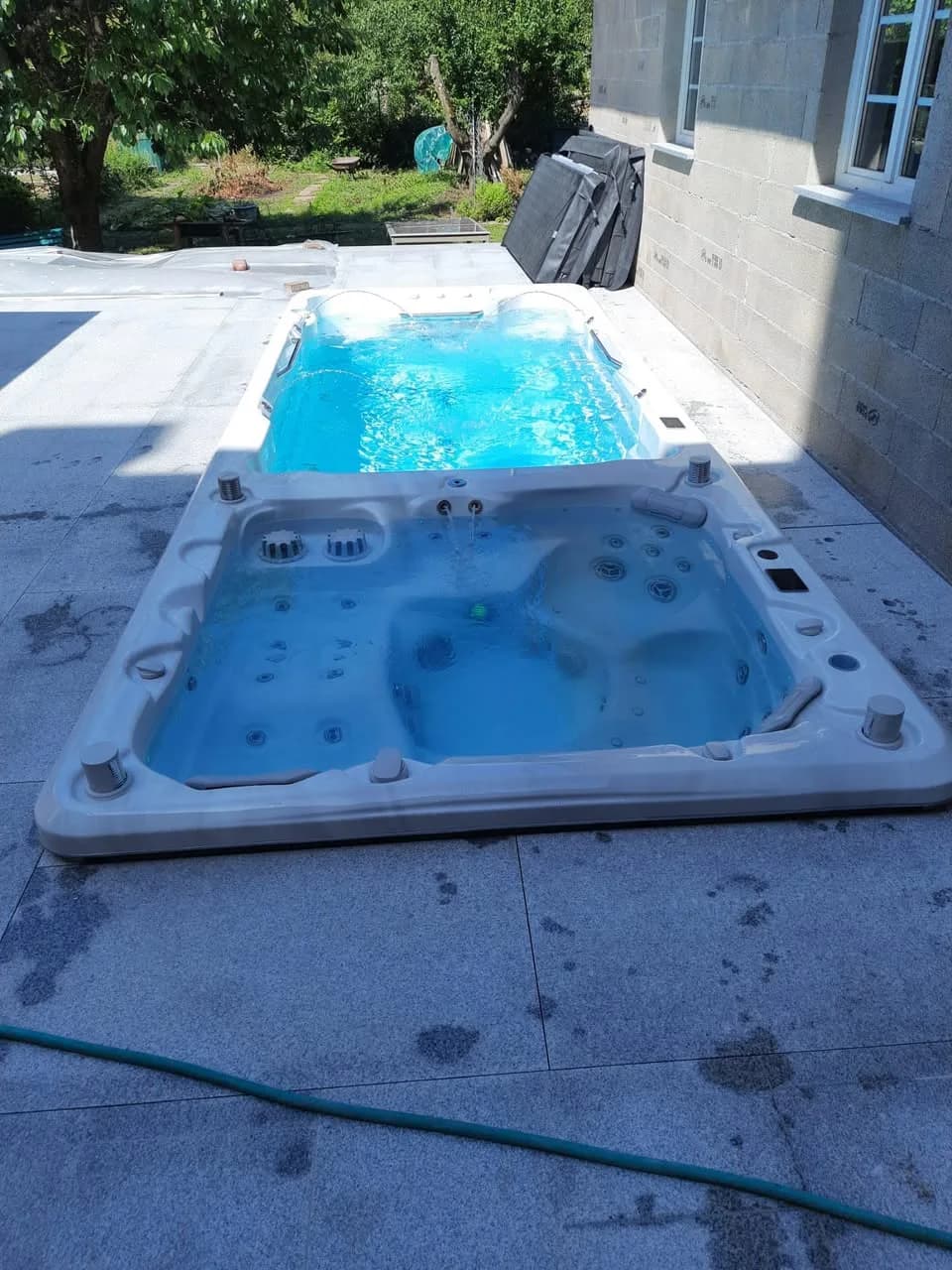 Installation d'un spa de nage Øslø 600 à Bischheim, autre vue du chantier