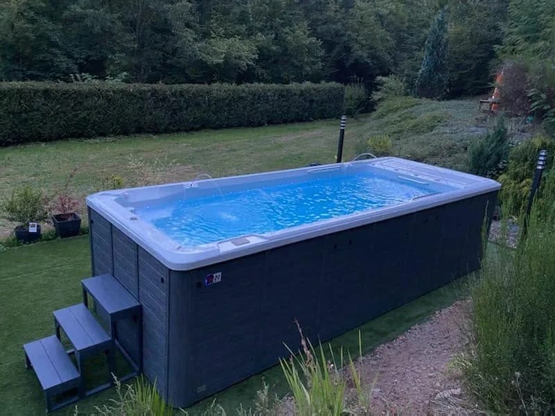 Installation d'un spa de nage Sløvika 600, autre vue du chantier