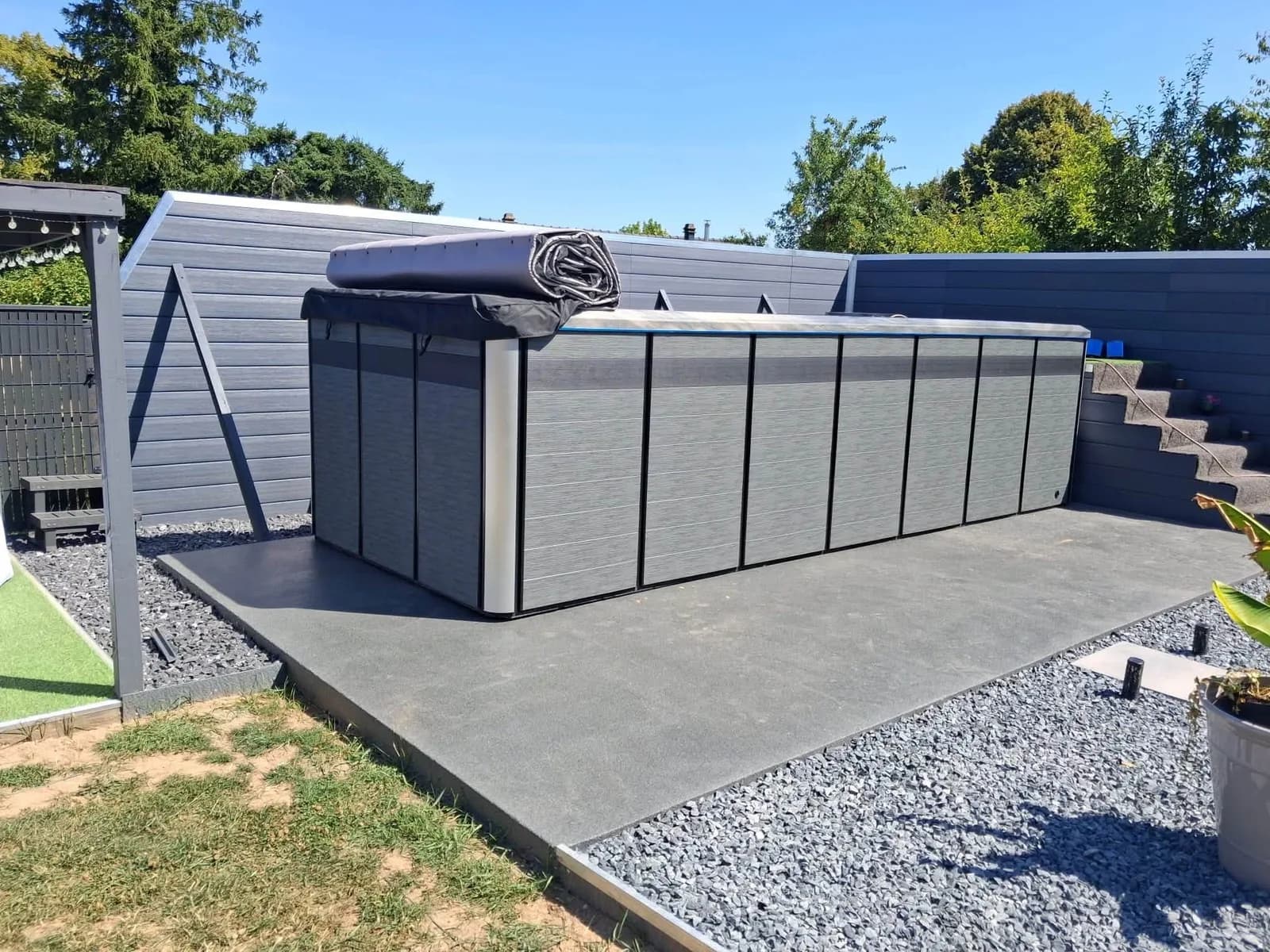 Installation d'un spa de nage Sløvika à Insming, autre vue du chantier