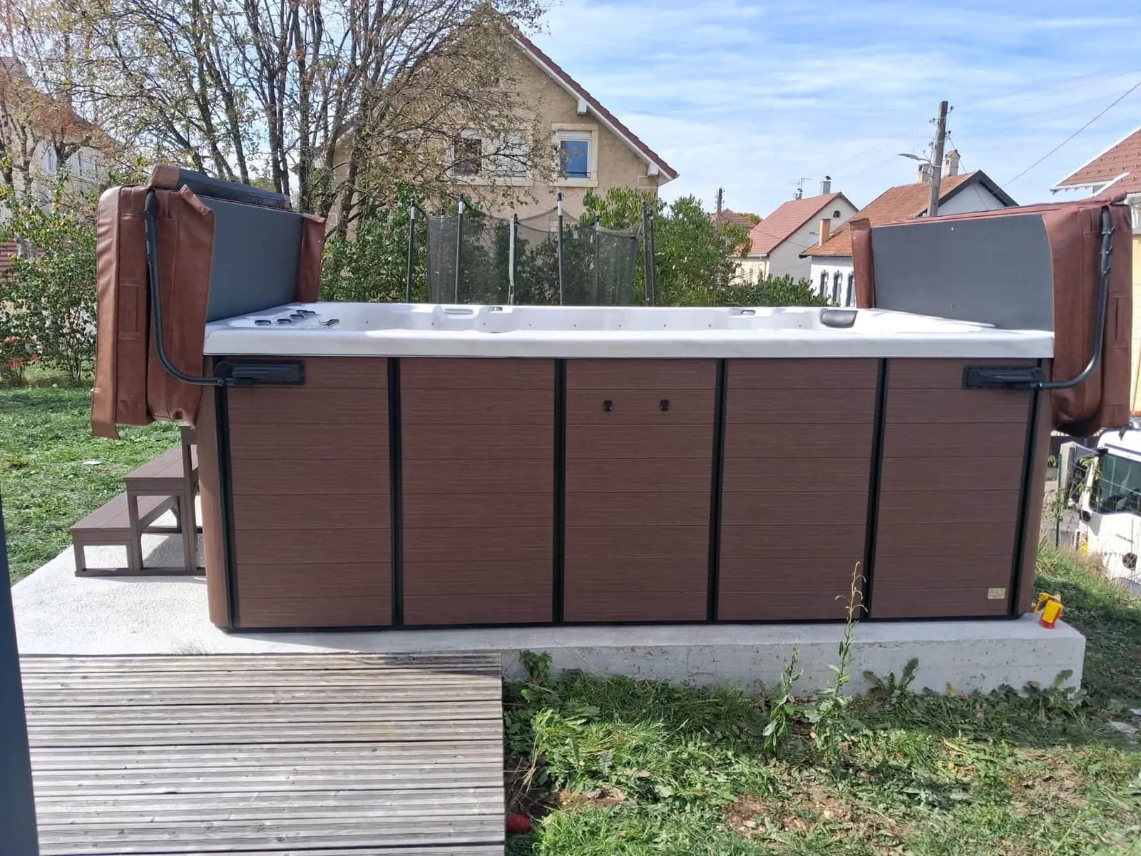 Installation d'un spa de nage Waterloo 390 à Charquemont, autre vue du chantier