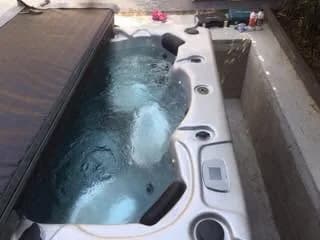 Installation d'un spa de nage Waterloo 390 Full option en Seine-et-Marne, autre vue du chantier