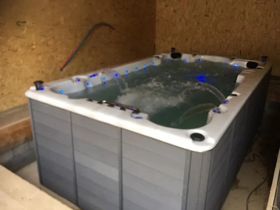 Installation d'un spa de nage Waterloo 390 à Kruth, autre vue du chantier