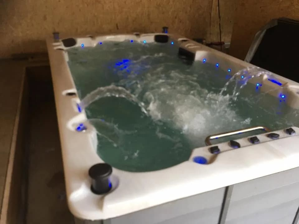 Installation d'un spa de nage Waterloo 390 à Kruth, autre vue du chantier