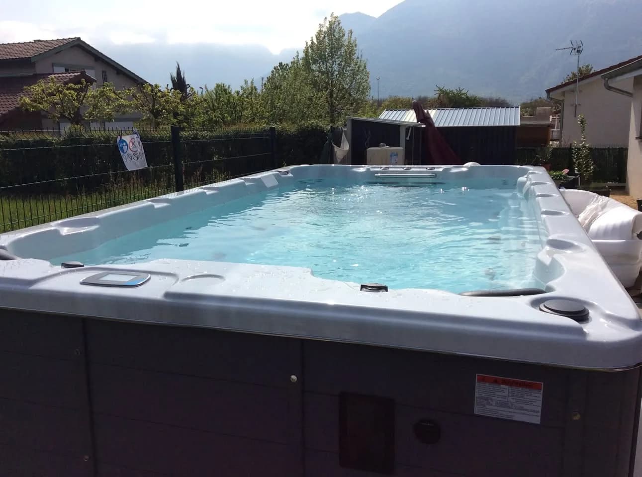 Installation d'un spa de nage Waterloo 421 en Isère, autre vue du chantier