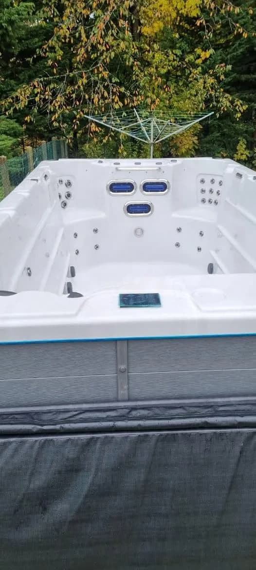 Installation d'un spa de nage Waterloo 421 Full option à Cernay, autre vue du chantier