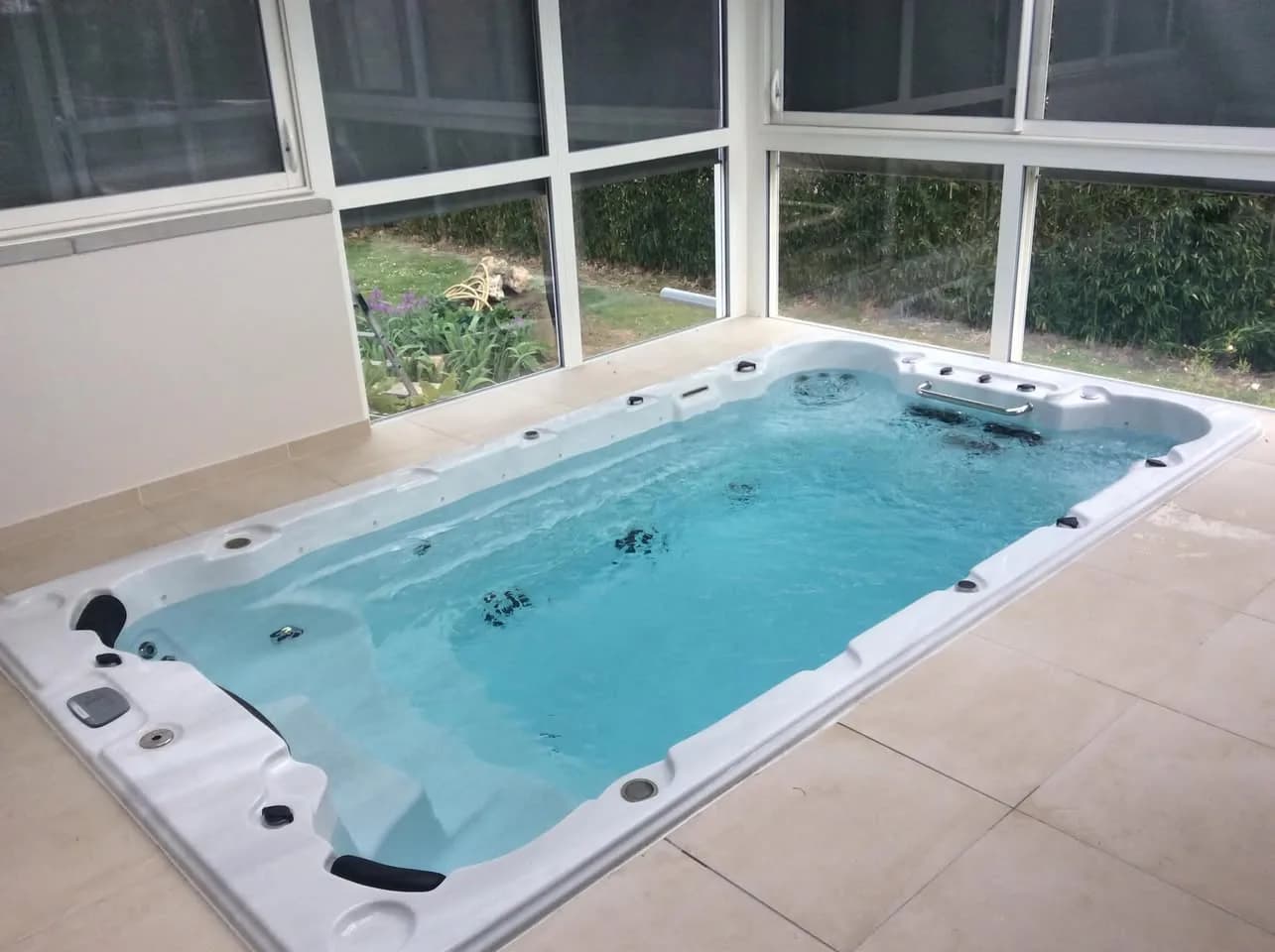 Installation d'un spa de nage Waterloo 421 à Merville, autre vue du chantier