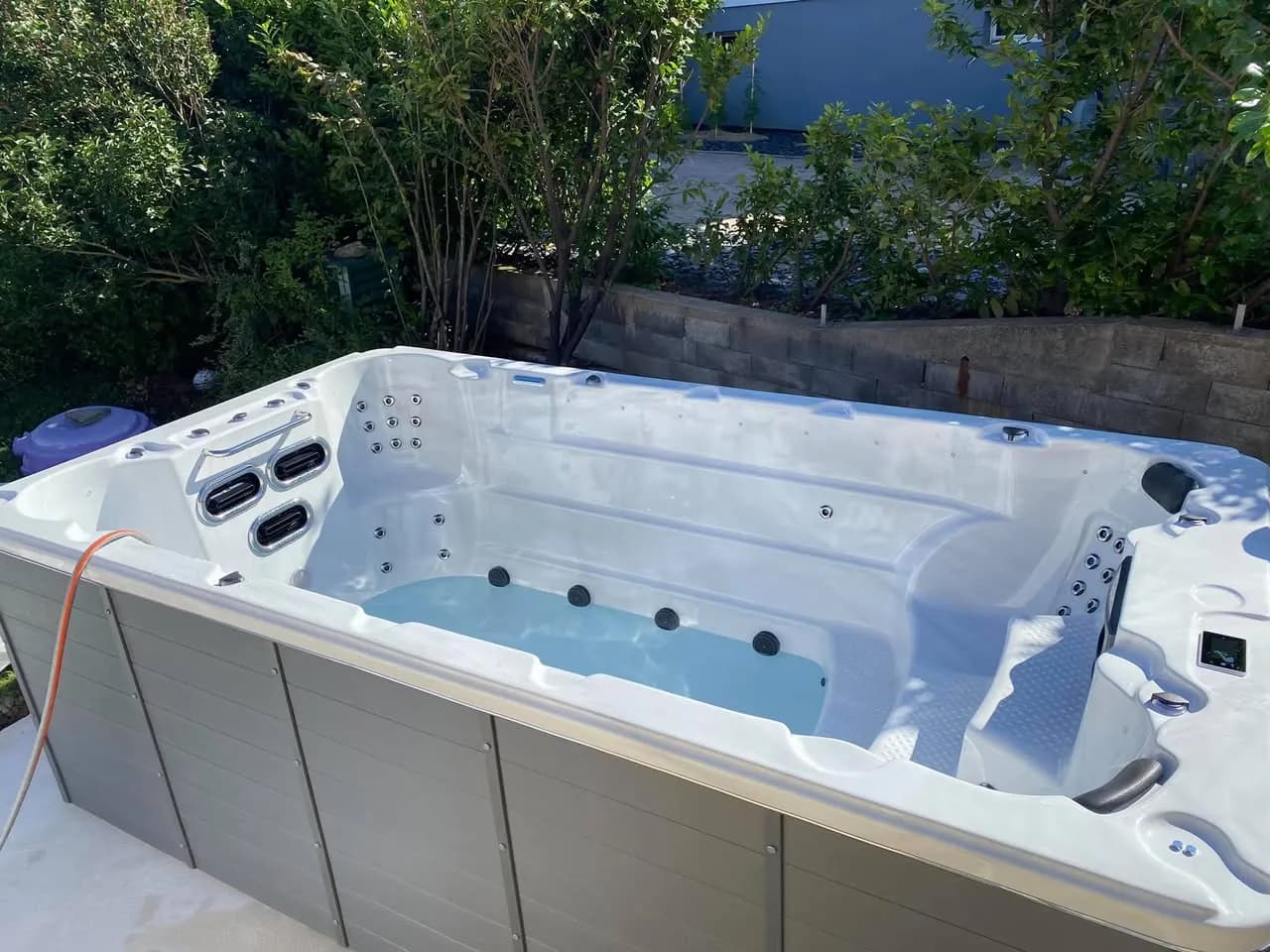 Installation d'un spa de nage Waterloo 421 à Wasselonne, autre vue du chantier