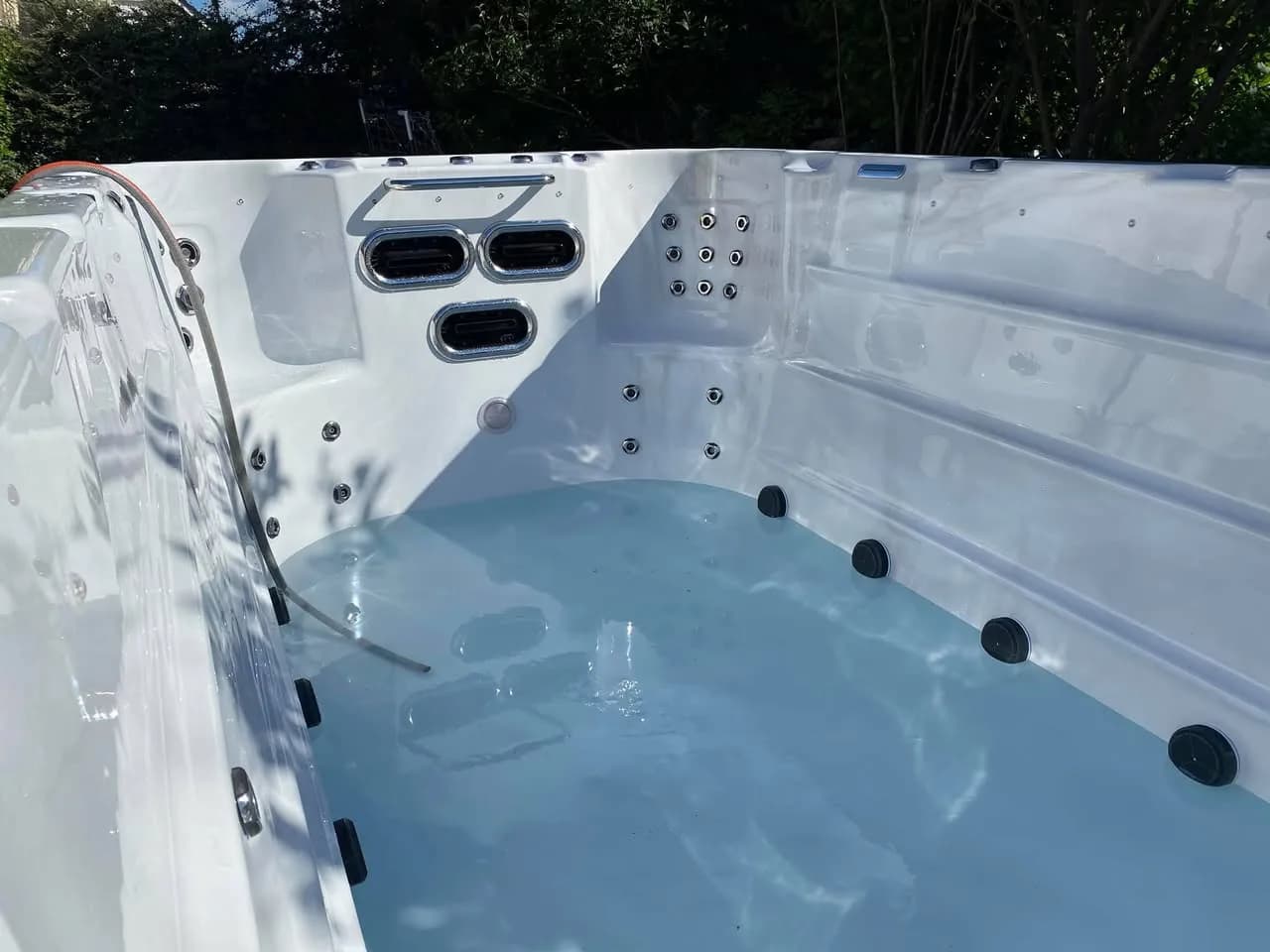 Installation d'un spa de nage Waterloo 421 à Wasselonne, autre vue du chantier